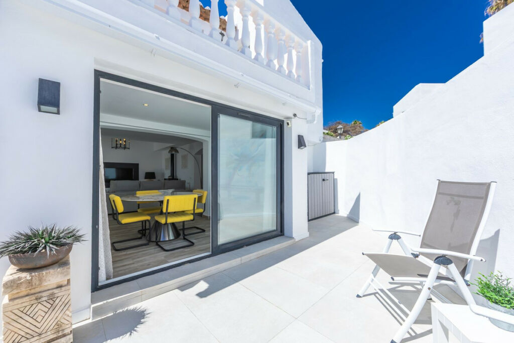 Detached Villa Estepona Málaga - image 18