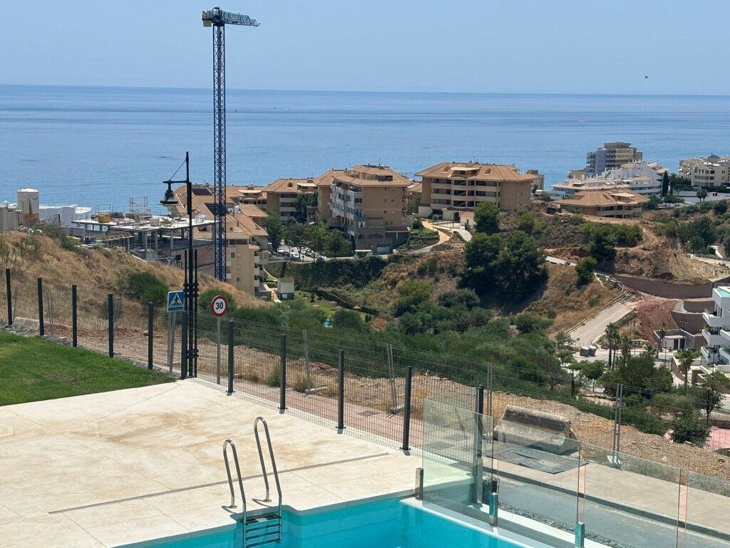 Middle Floor Apartment Fuengirola Málaga - image 18