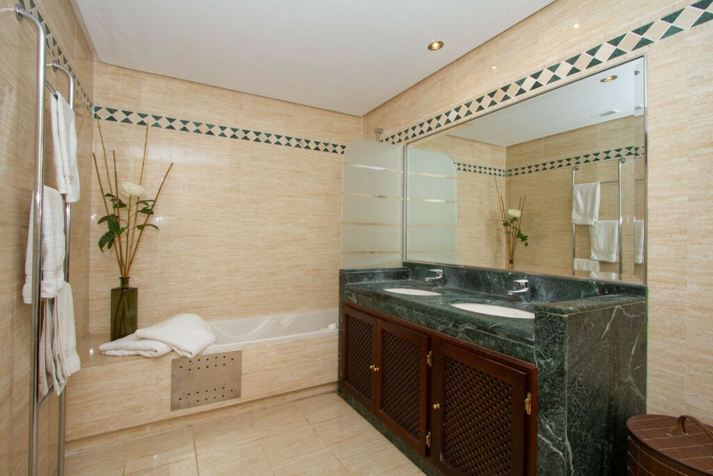 Ground Floor Apartment La Mairena Málaga - image 18