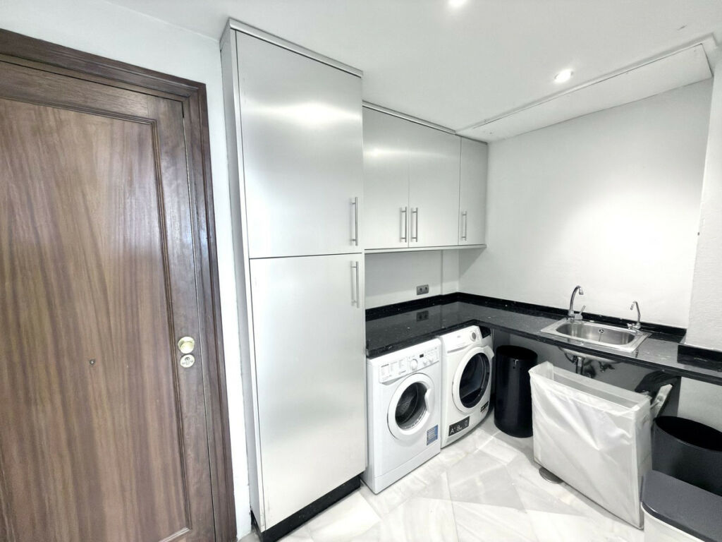 Duplex Puerto Banús Málaga - image 17
