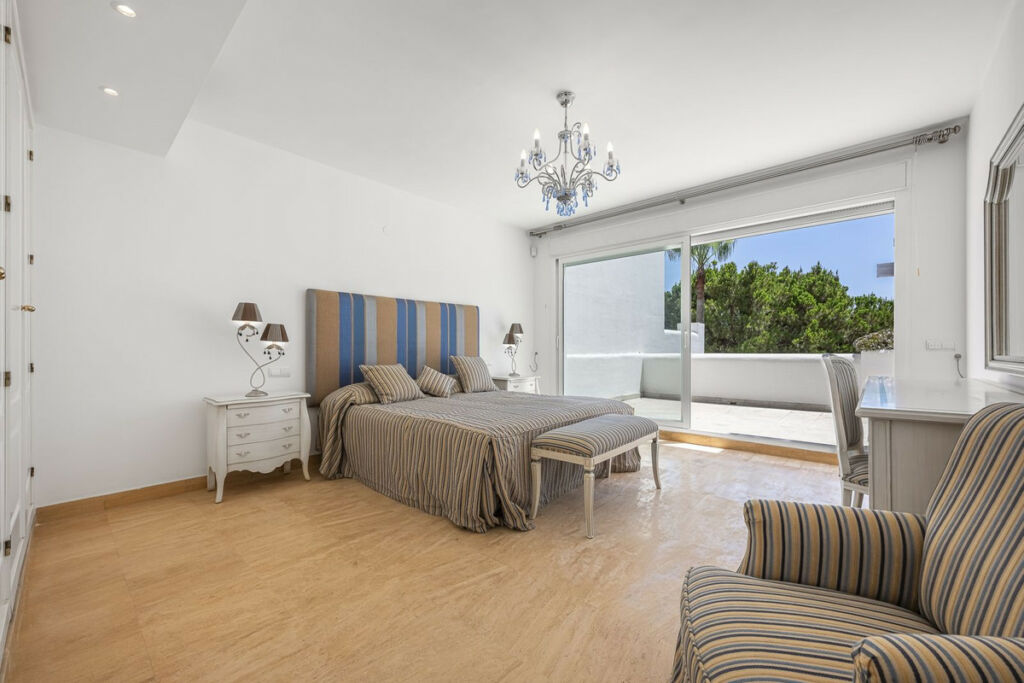 Top Floor Apartment Río Real Málaga - image 6