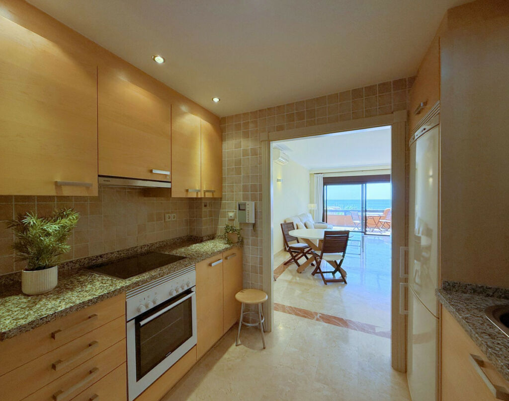 Middle Floor Apartment Estepona Málaga - image 18
