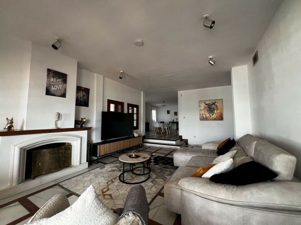 Detached Villa Estepona Málaga - image 18