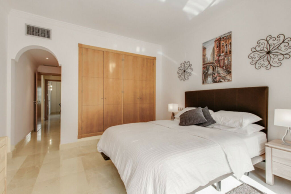 Ground Floor Apartment Aloha Málaga - image 18