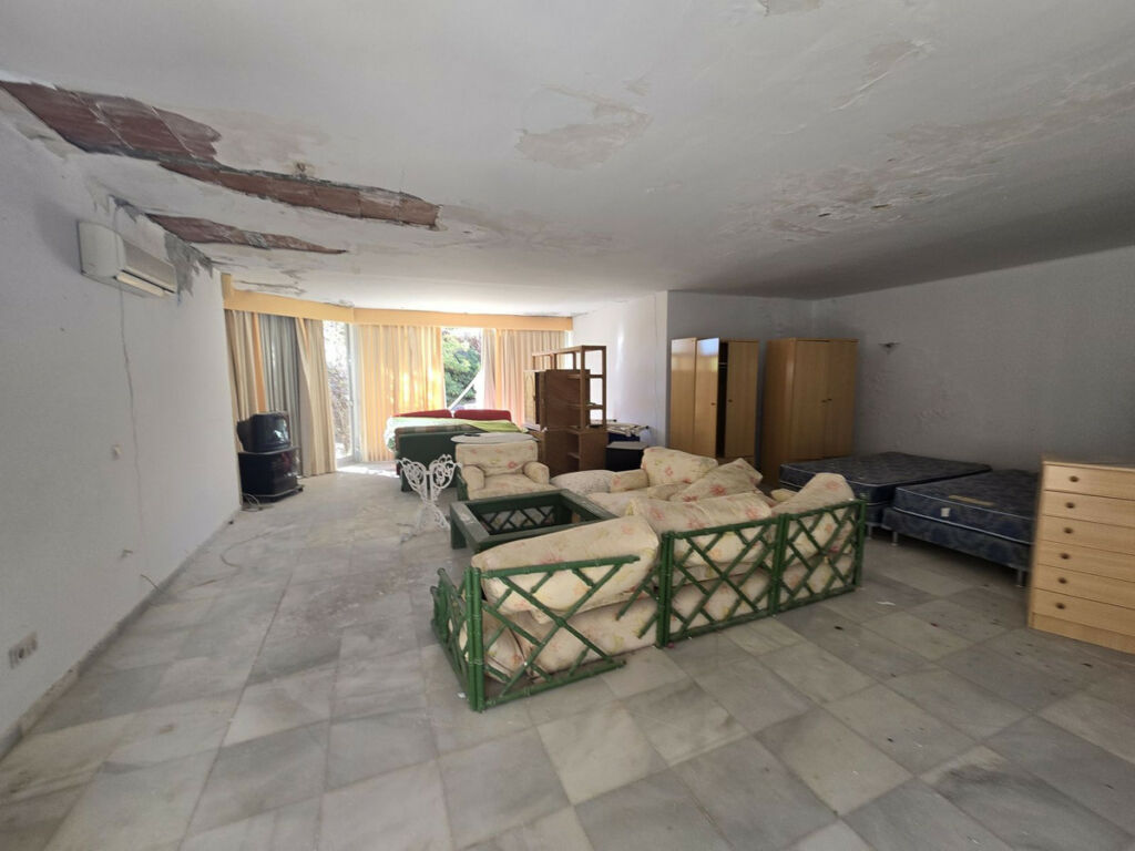 Detached Villa Marbella Málaga - image 18
