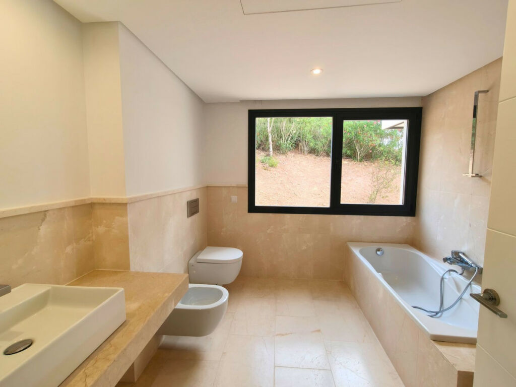 Detached Villa Sotogrande Alto Cádiz - image 18
