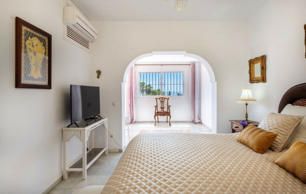 Townhouse El Paraiso Málaga - image 15