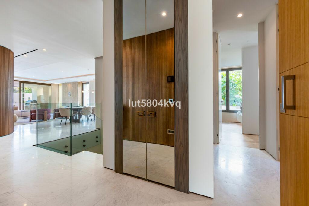 Ground Floor Apartment The Golden Mile Málaga - image 18