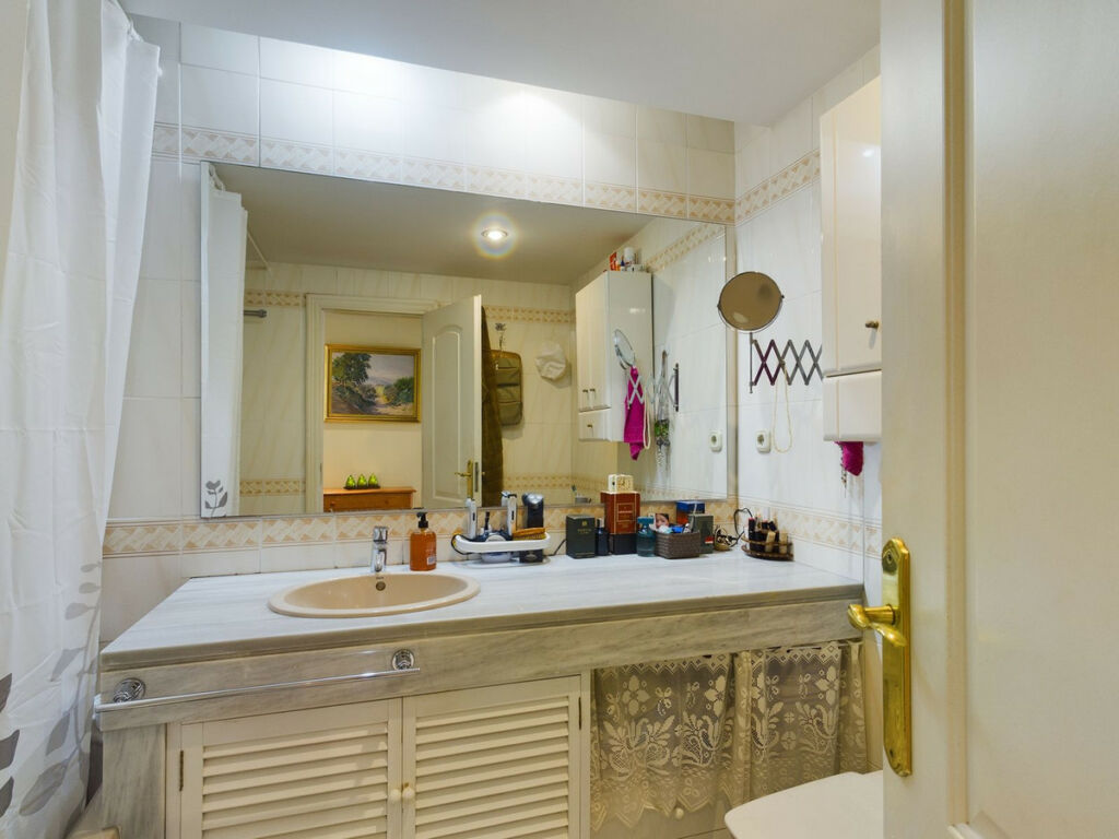 Middle Floor Apartment Elviria Málaga - image 18