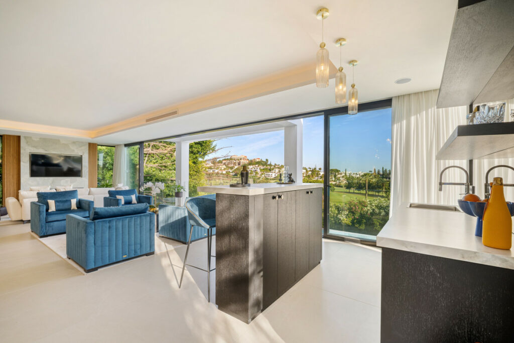 Detached Villa Nueva Andalucía Málaga - image 18