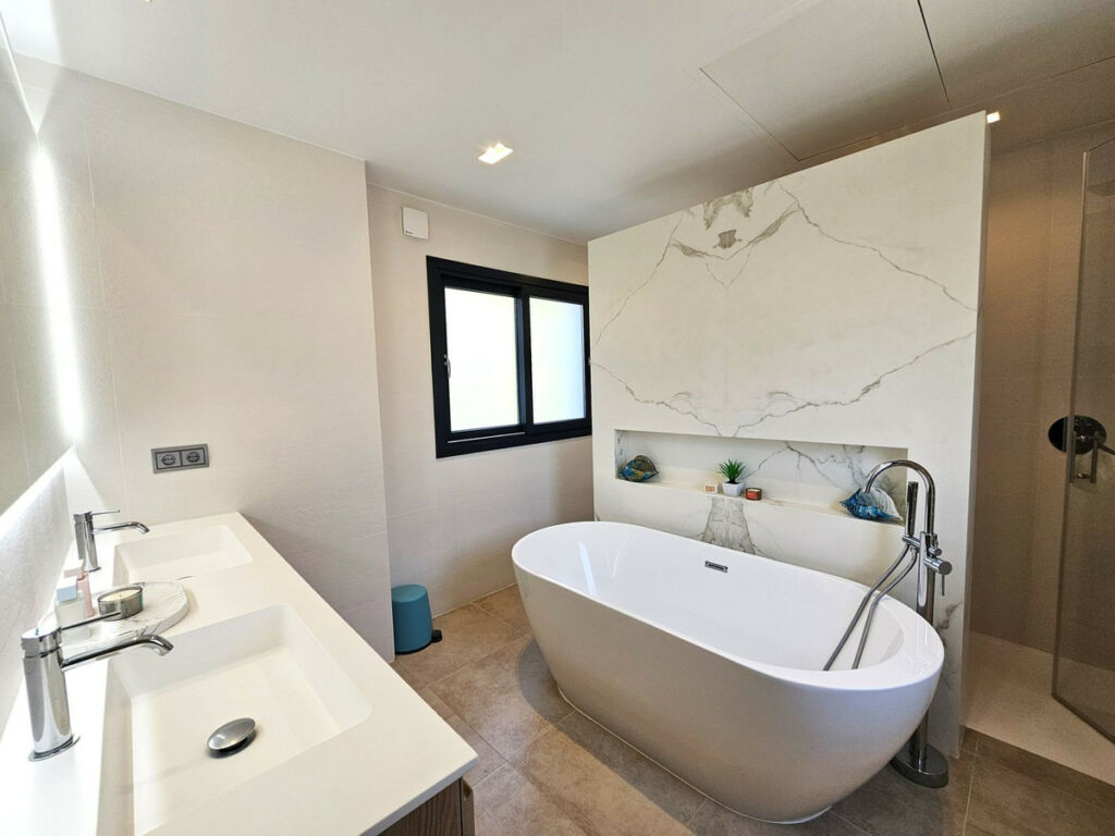 Detached Villa Benahavís Málaga - image 18