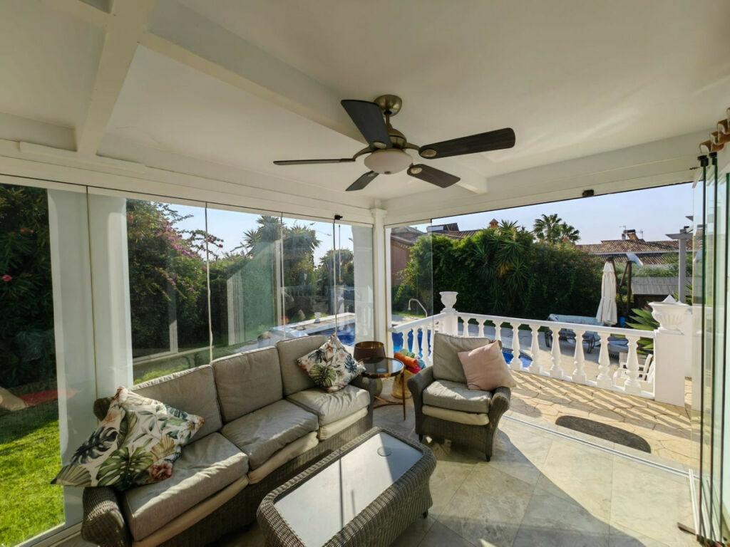 Detached Villa Estepona Málaga - image 18