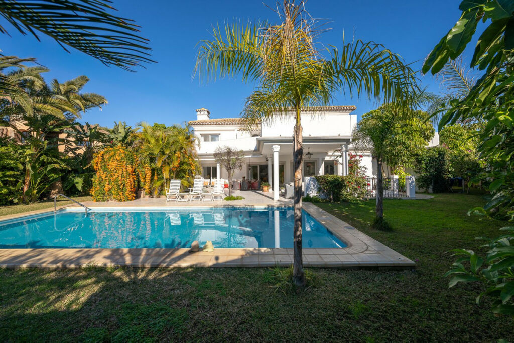Detached Villa Marbesa Málaga - image 18