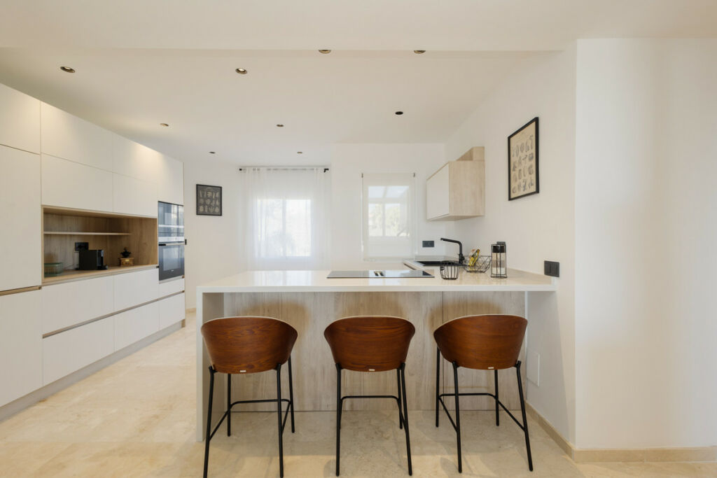 Middle Floor Apartment Elviria Málaga - image 18