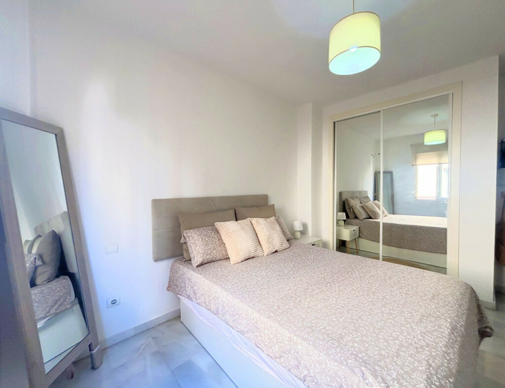 Middle Floor Apartment Estepona Málaga - image 18