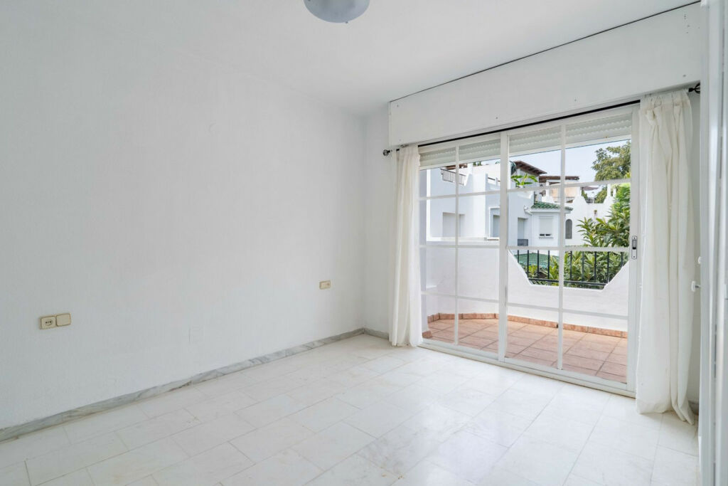Townhouse Nueva Andalucía Málaga - image 18