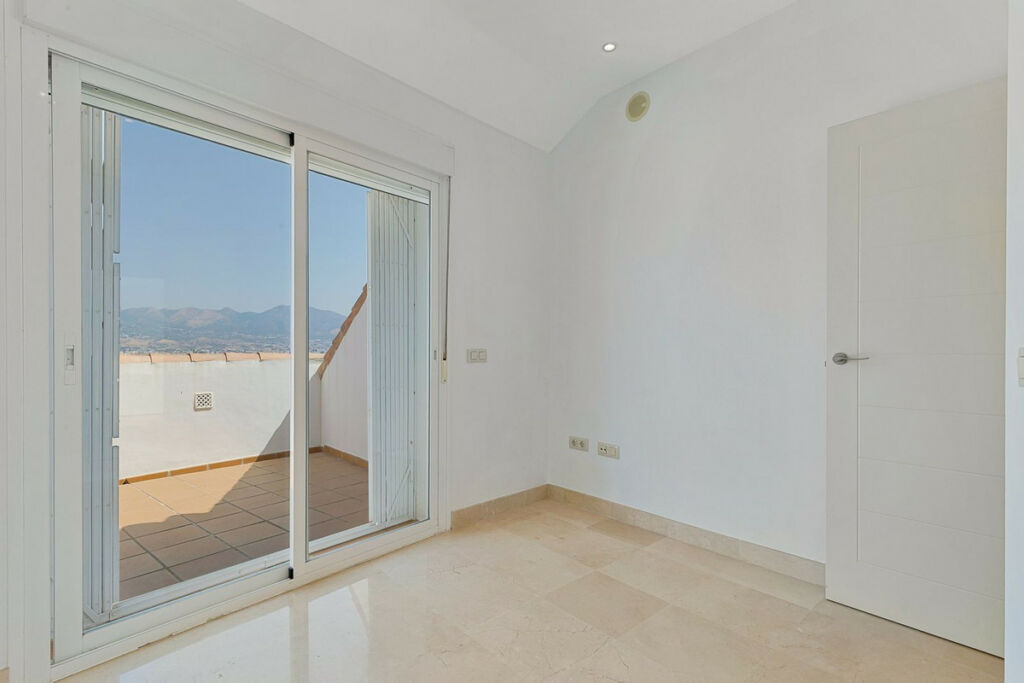 Penthouse Fuengirola Málaga - image 18