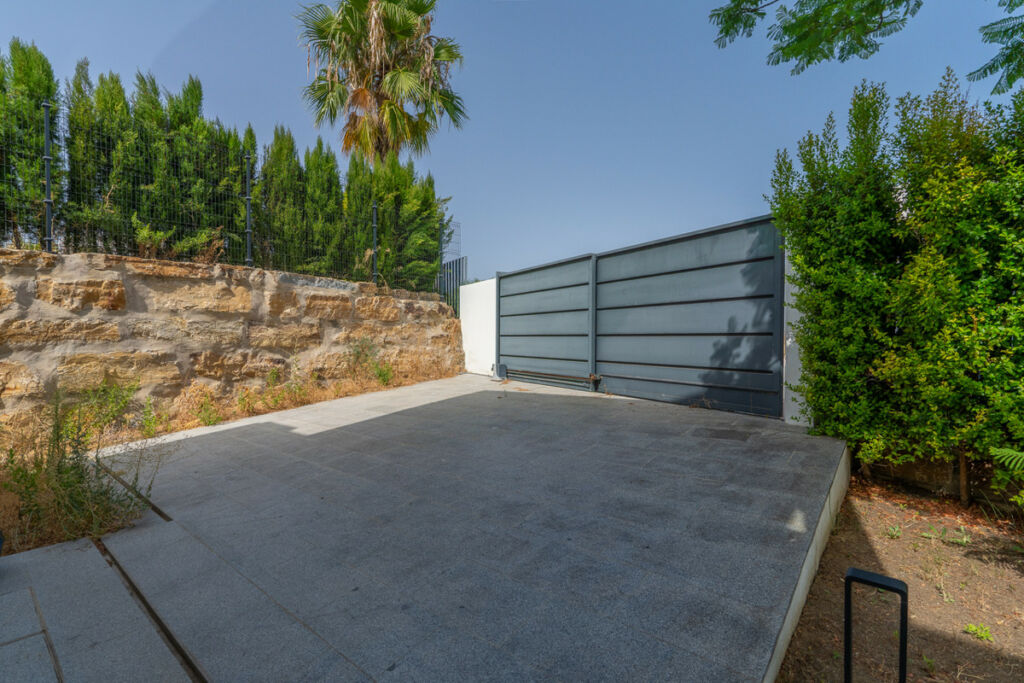 Detached Villa New Golden Mile Málaga - image 9