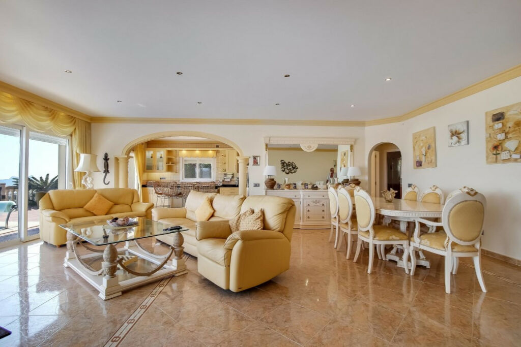 Detached Villa Moraira Alicante - image 18