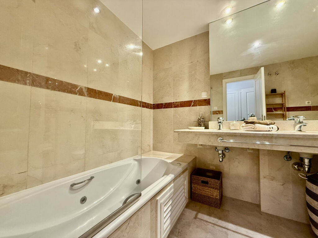 Ground Floor Apartment The Golden Mile Málaga - image 18