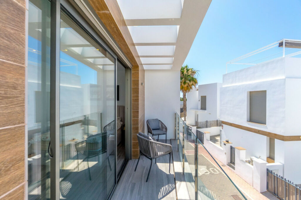 Detached Villa Villamartin Alicante - image 18