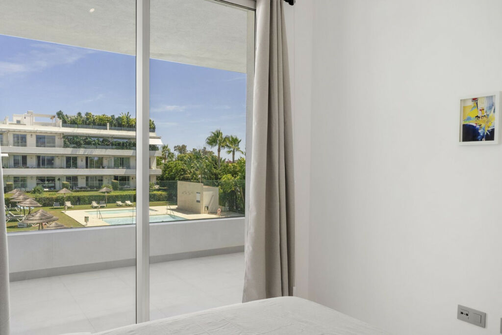 Middle Floor Apartment New Golden Mile Málaga - image 18