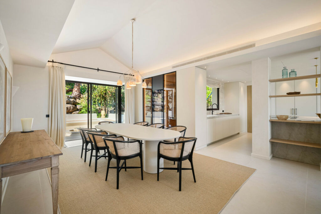 Detached Villa Nueva Andalucía Málaga - image 18