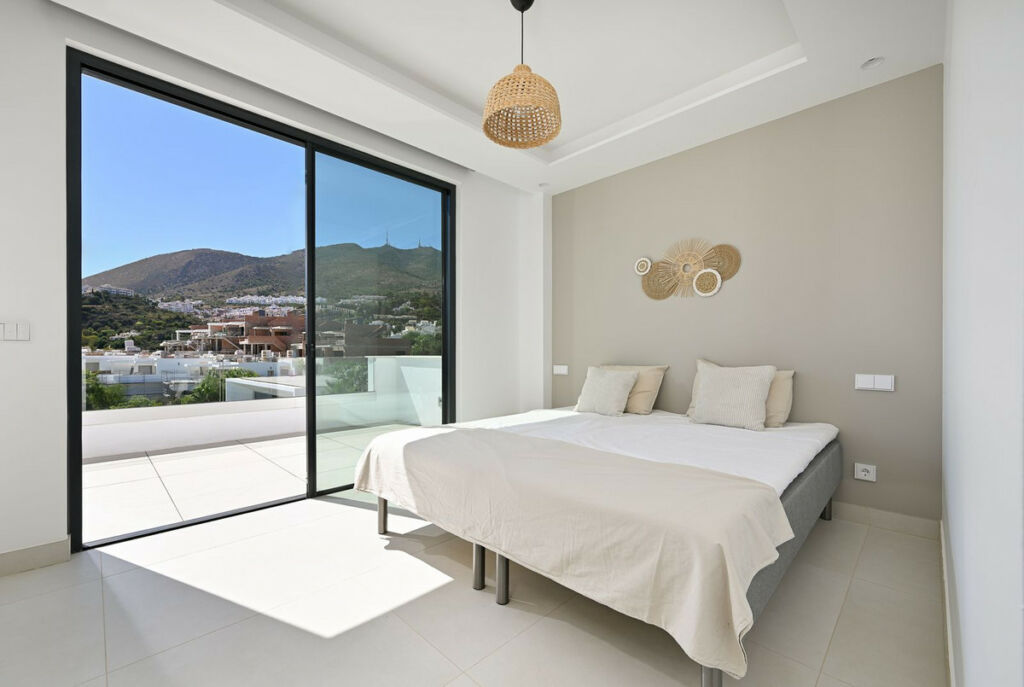Detached Villa Benalmadena Pueblo Málaga - image 17