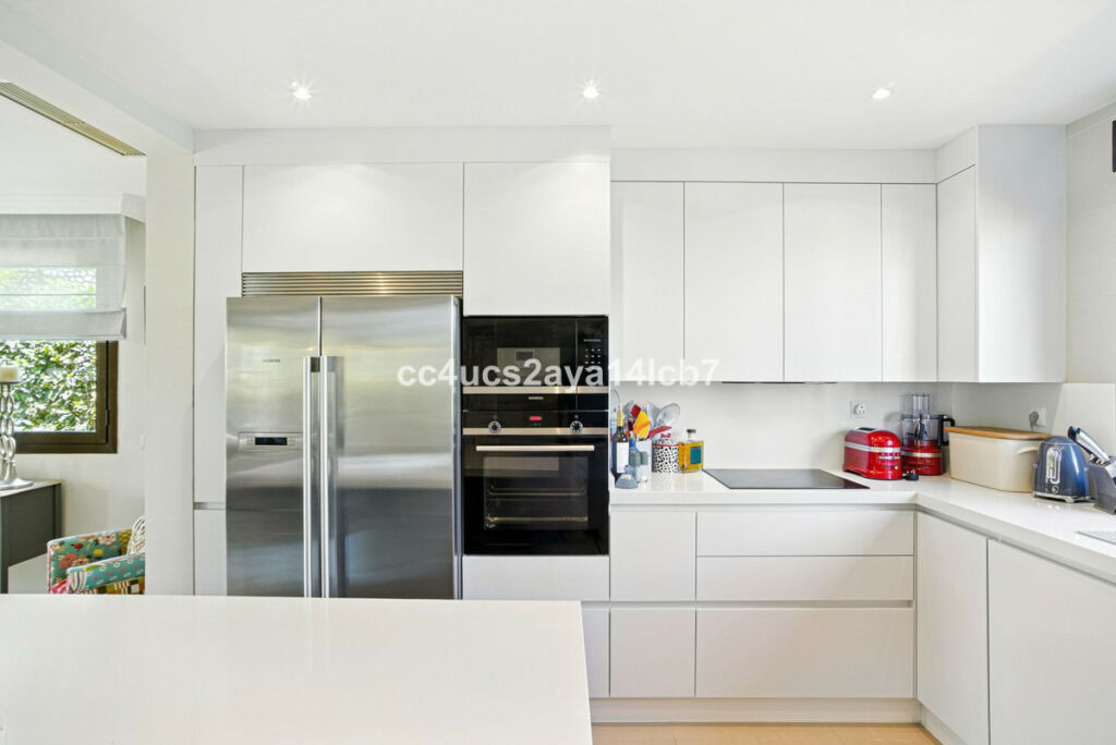 Detached Villa Estepona Málaga - image 18