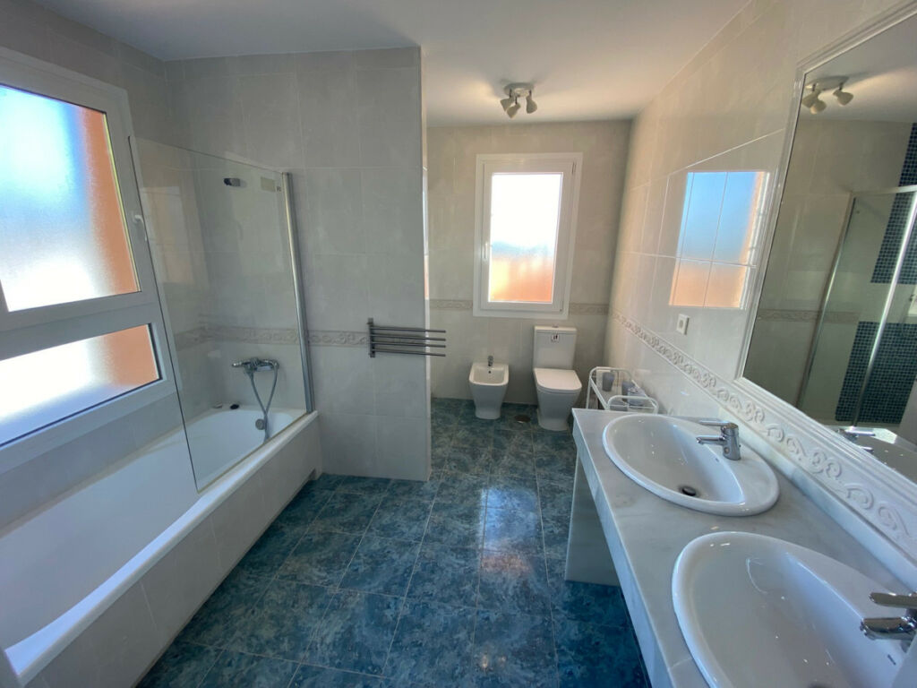 Townhouse Cabopino Málaga - image 17