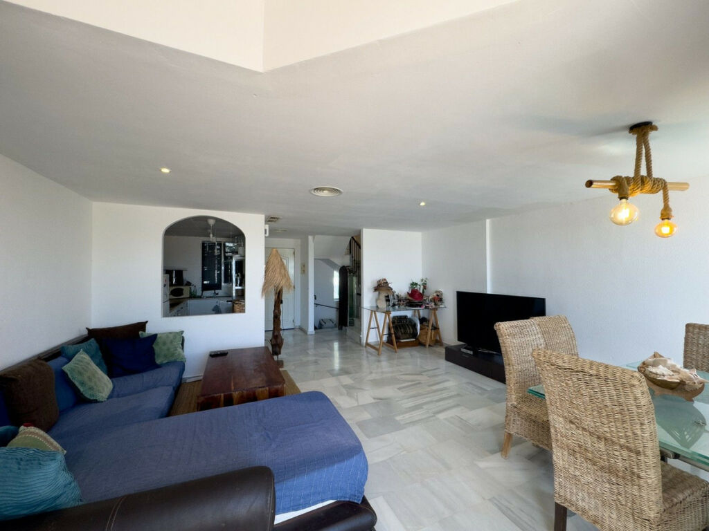 Townhouse Torrequebrada Málaga - image 18