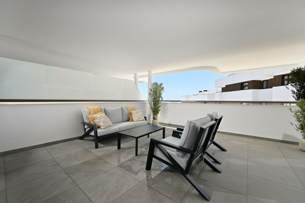 Middle Floor Apartment Estepona Málaga - image 18