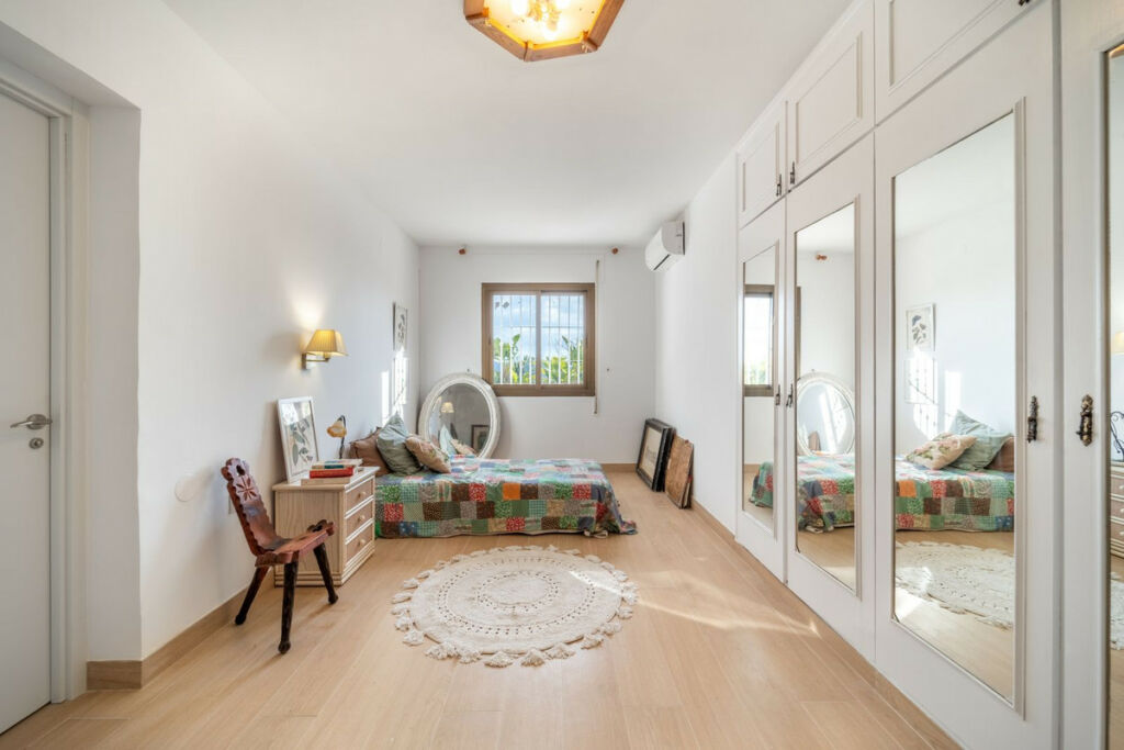 Detached Villa La Viñuela Málaga - image 18