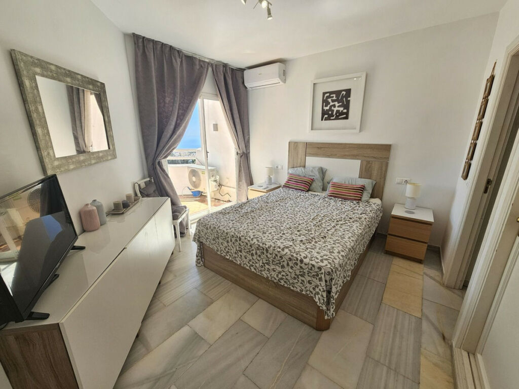 Penthouse Calahonda Málaga - image 18
