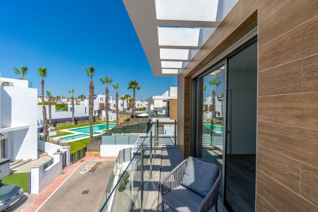 Detached Villa Villamartin Alicante - image 19