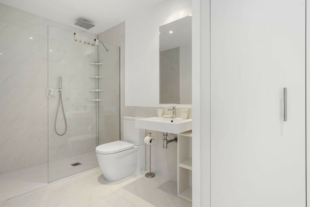 Middle Floor Apartment New Golden Mile Málaga - image 19