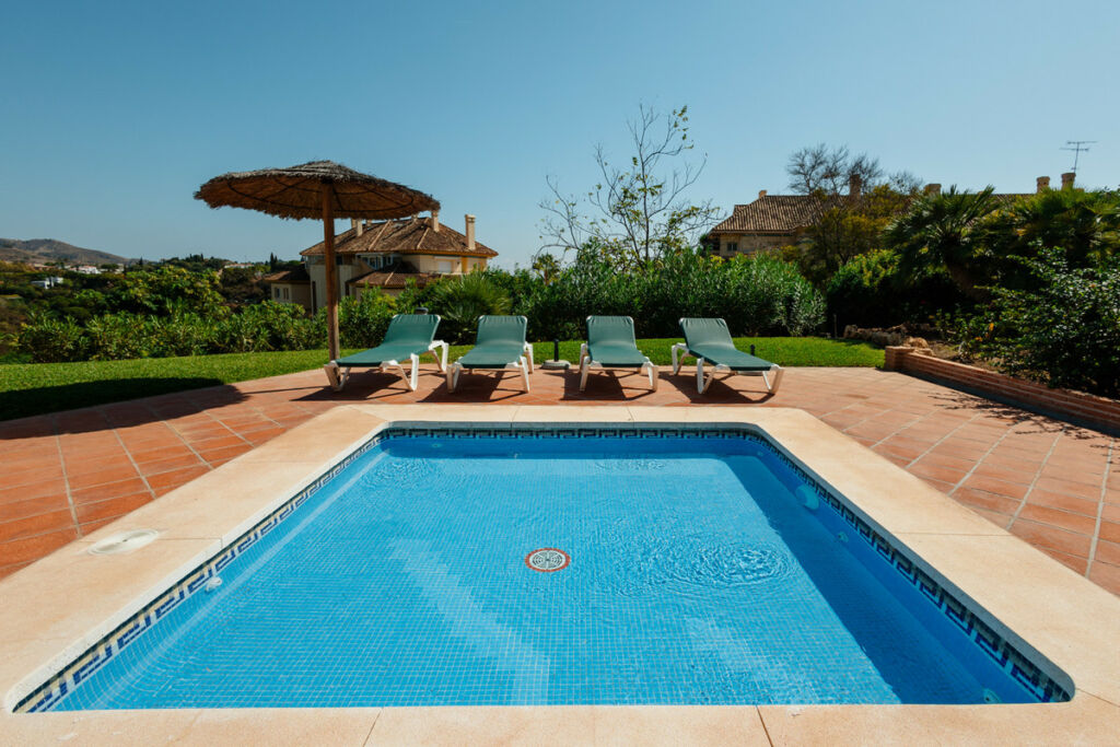 Middle Floor Apartment Elviria Málaga - image 19
