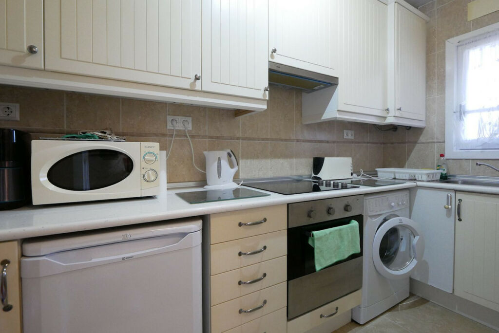 Middle Floor Apartment Cabopino Málaga - image 19