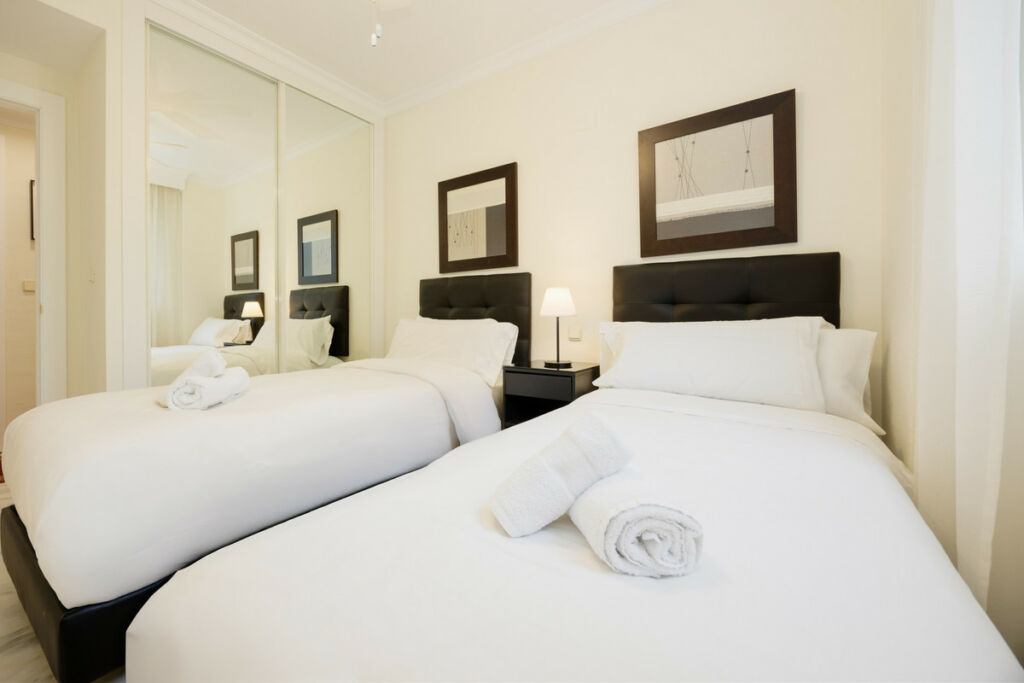 Middle Floor Apartment Nueva Andalucía Málaga - image 18