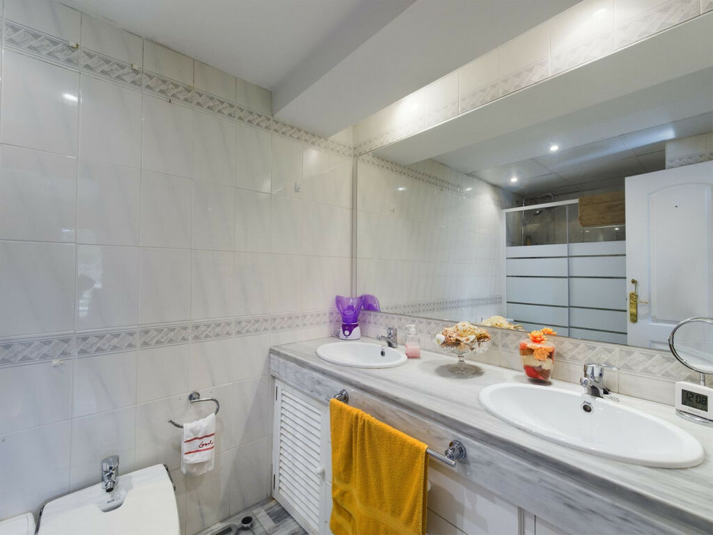 Middle Floor Apartment Elviria Málaga - image 19