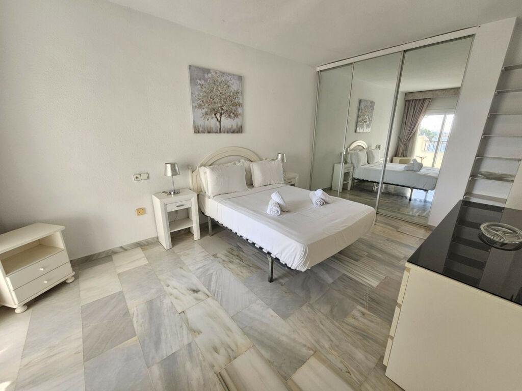 Middle Floor Apartment Calahonda Málaga - image 18