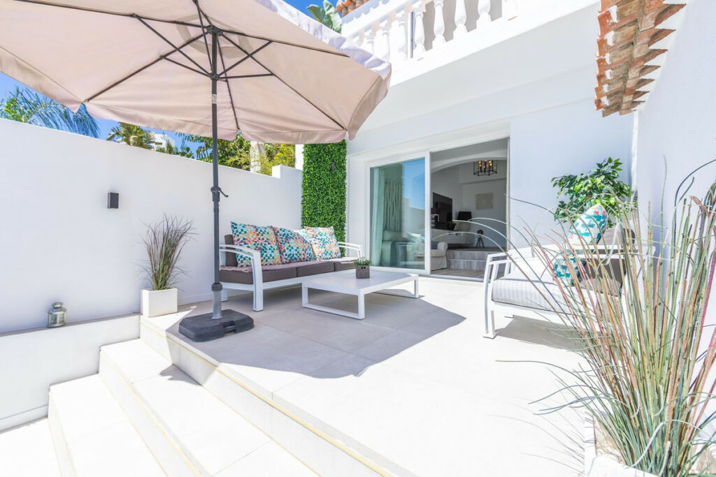 Detached Villa Estepona Málaga - image 19