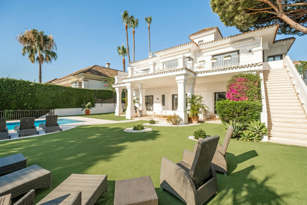 Detached Villa Aloha Málaga - image 19