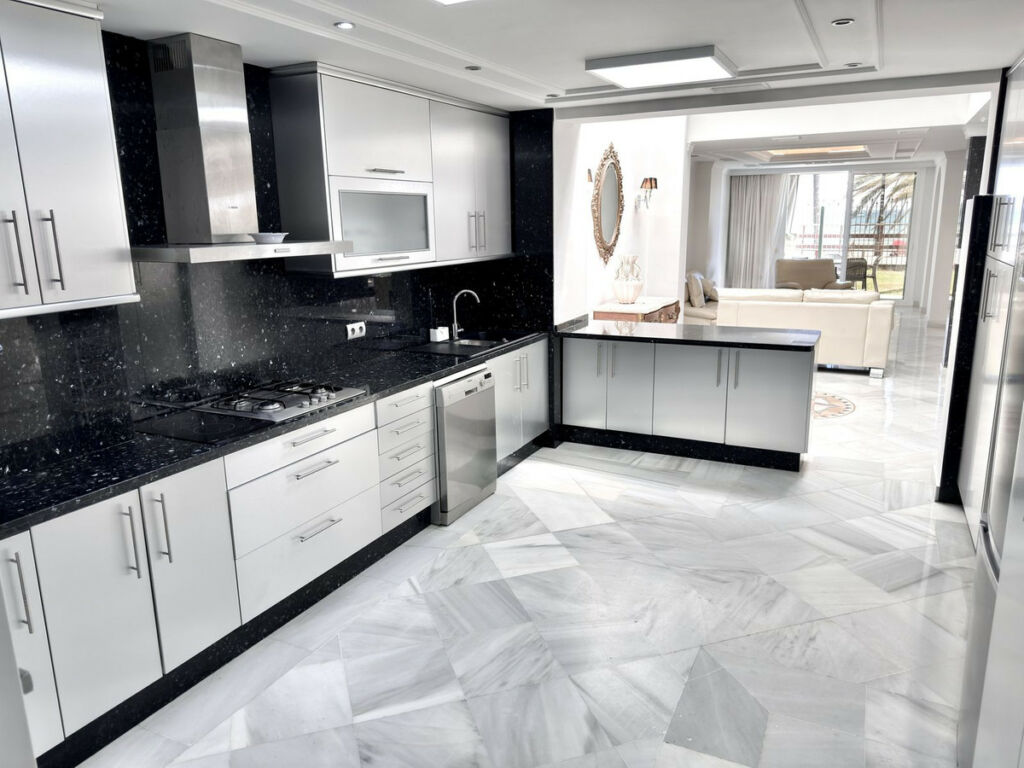 Duplex Puerto Banús Málaga - image 18