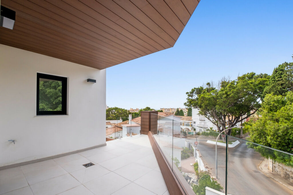 Middle Floor Apartment Montemar Málaga - image 19