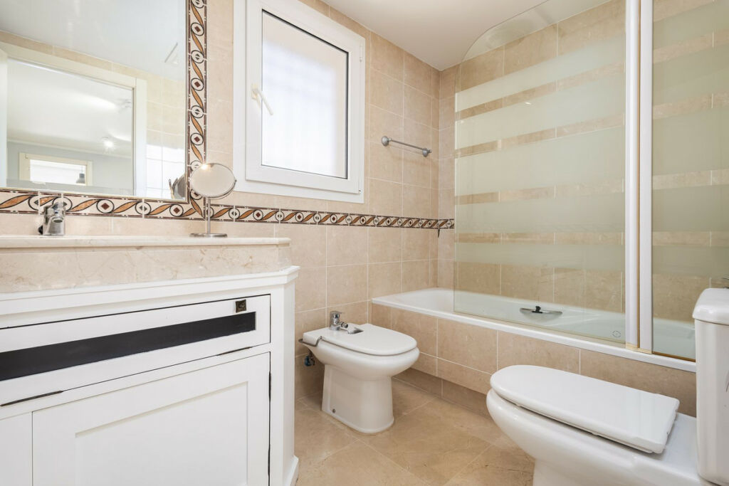 Semi-Detached House Riviera del Sol Málaga - image 19