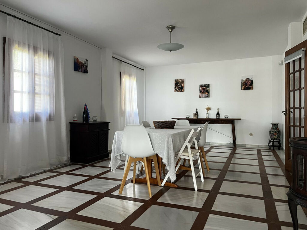 Detached Villa Estepona Málaga - image 19