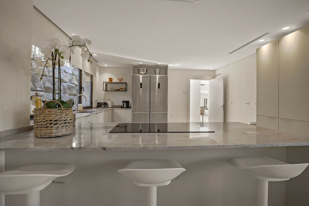 Detached Villa Sotogrande Cádiz - image 19