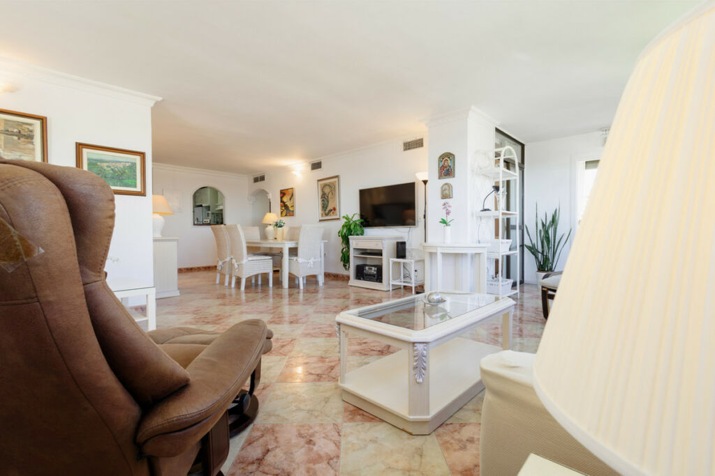 Middle Floor Apartment Playamar Málaga - image 19