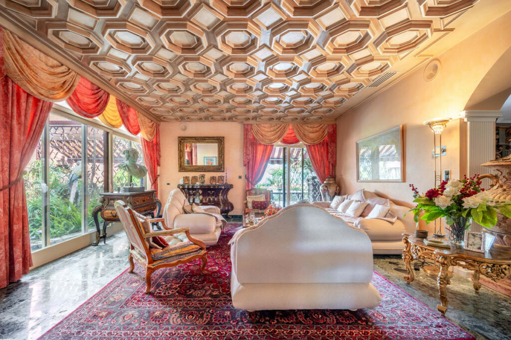 Detached Villa Estepona Málaga - image 19